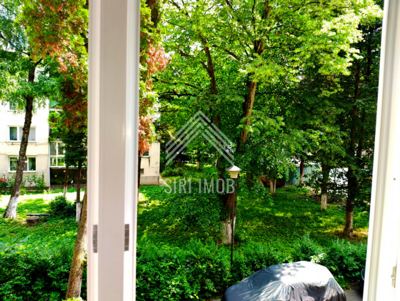 Apartament spatios cu 3 camere decomandate si 2 balcoane in Plopilor