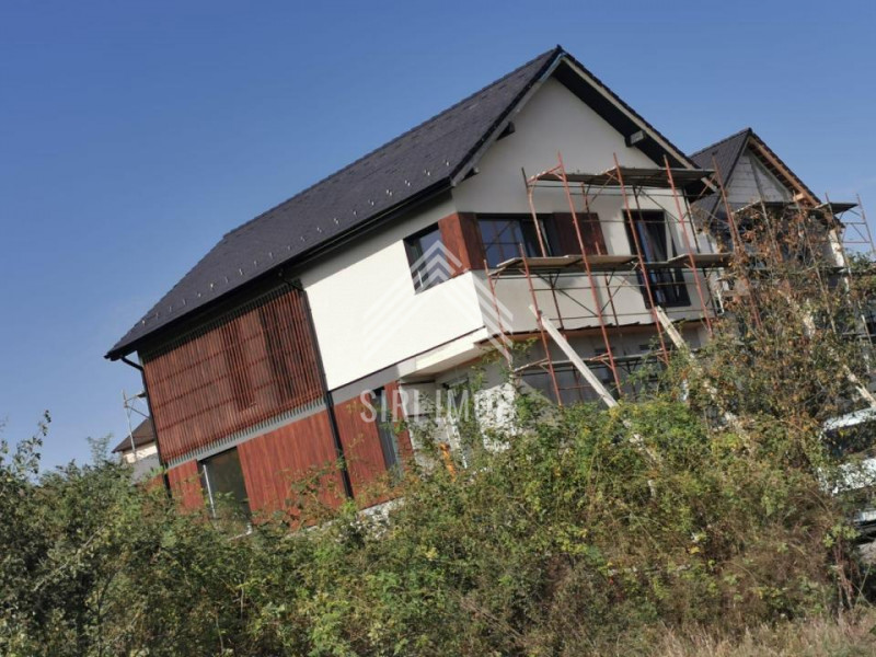 Casă individuală cu vedere panoramică | 136 mp utili + mansardă | 700 mp teren |