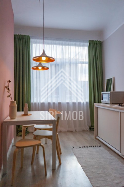 Apartament deosebit semicentral de vanzare 