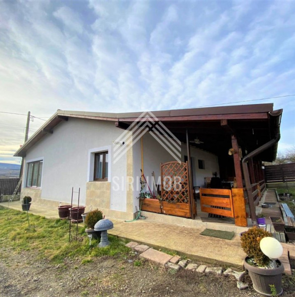 Casa individuala cocheta cu 3 camere, la intrare in PATA, 9 km de la Selgros