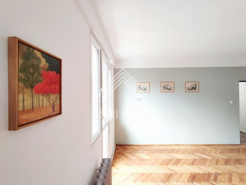 Apartament cu 3 camere de vanzare pe strada Horea