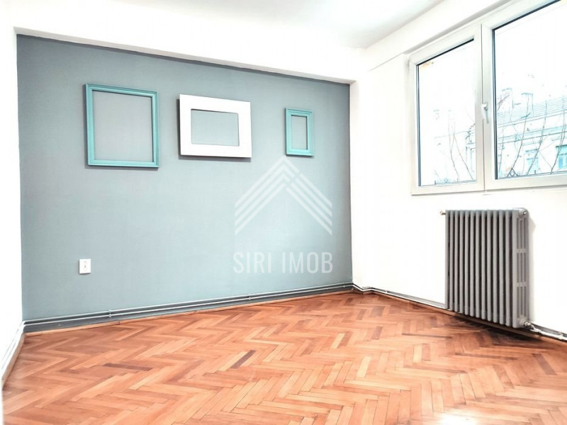 Apartament cu 3 camere de vanzare pe strada Horea