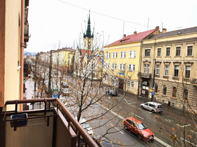Apartament cu 3 camere de vanzare pe strada Horea