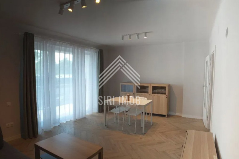 Apartament semicentral cu 2 camere decomandate