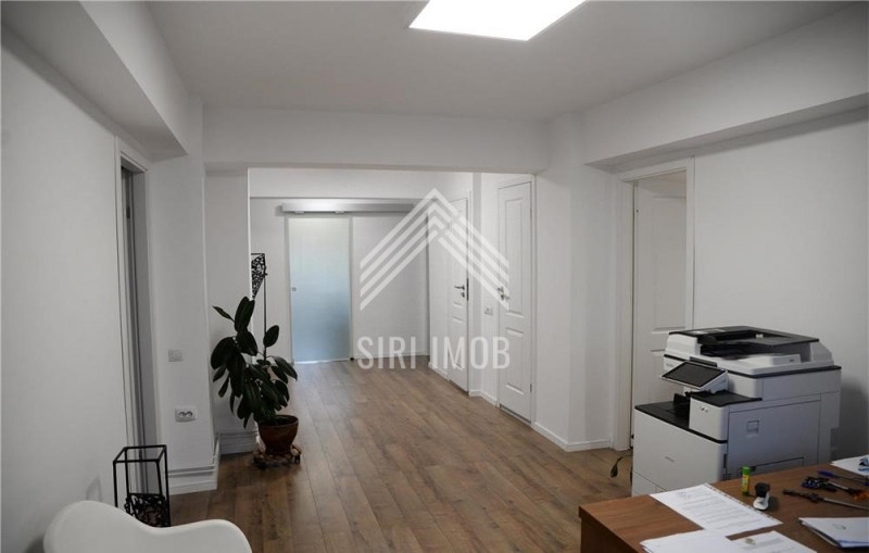 Apartament cu 3 camere decomandate in Piata Cipariu (ideal birou)