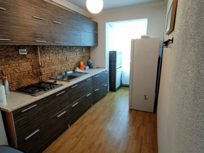 Apartament cu 3 camere decomandate in zona Parcului Central