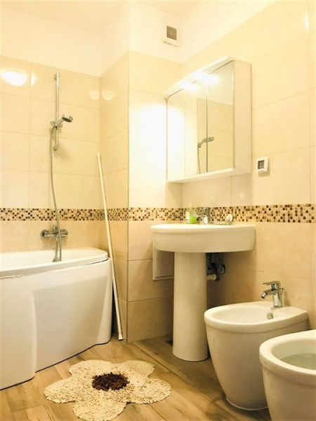 Apartament 2 camere, confort sporit, gradina 50mp, CENTRU, zona hotel Hampton